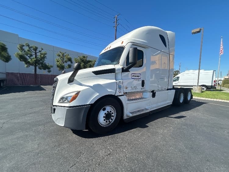 2022 Freightliner Cascadia — photo 3