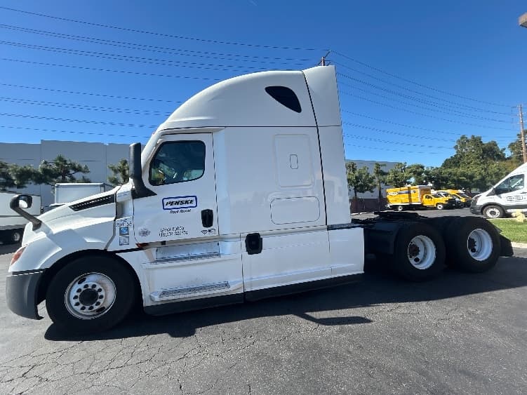 2022 Freightliner Cascadia — photo 4