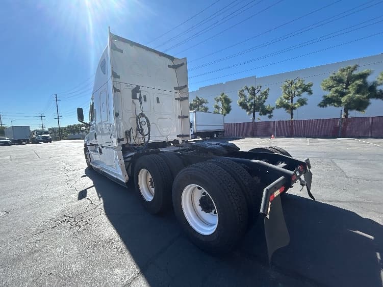 2022 Freightliner Cascadia — photo 5