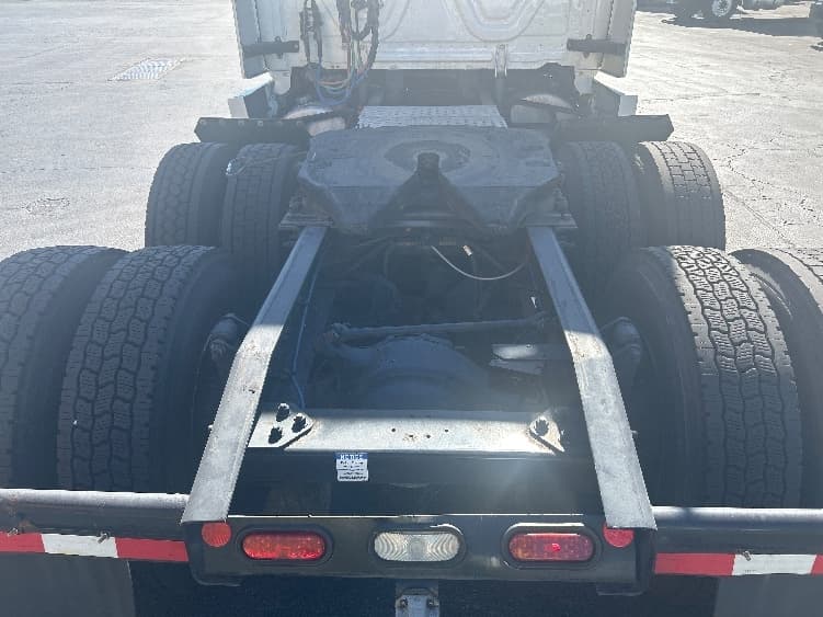 2022 Freightliner Cascadia — photo 6