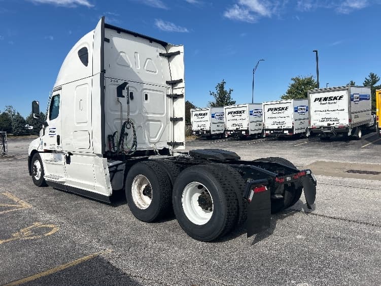 2022 Freightliner Cascadia — photo 5