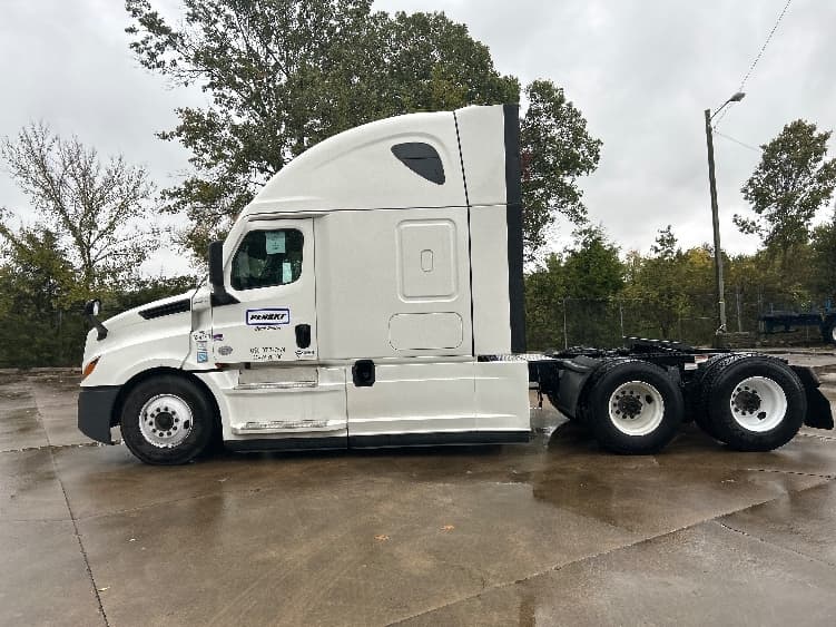 2022 Freightliner Cascadia — photo 4
