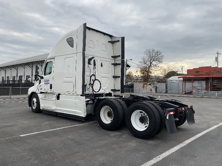 2022 Freightliner Cascadia — photo 5