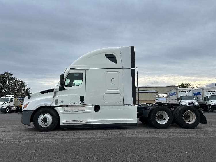 2022 Freightliner Cascadia — photo 4