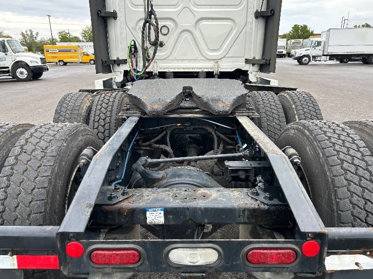 2022 Freightliner Cascadia — photo 6