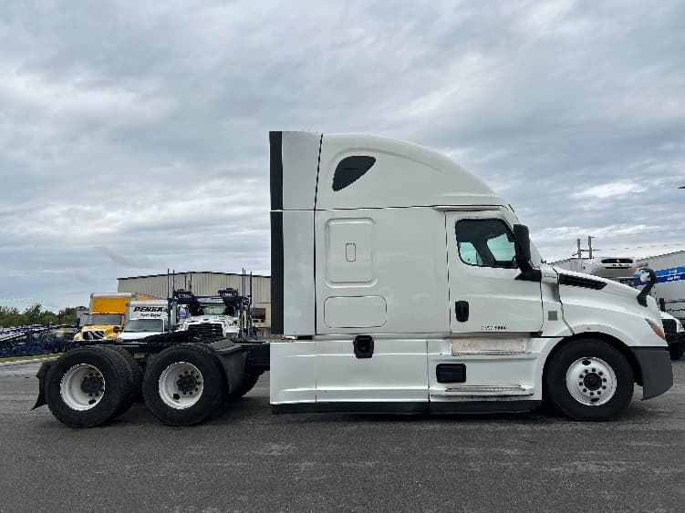 2022 Freightliner Cascadia — photo 8