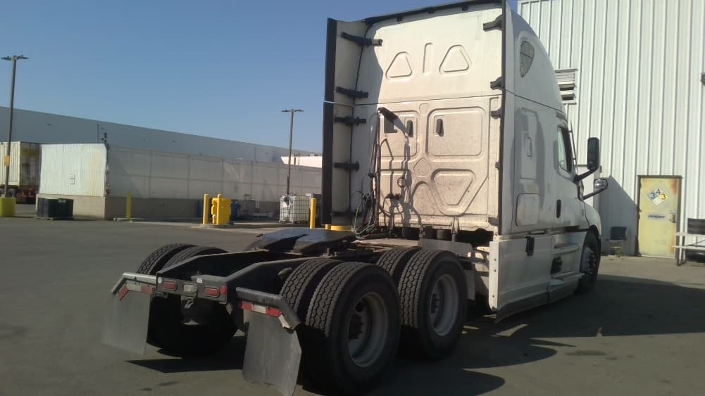 2022 Freightliner Cascadia — photo 6