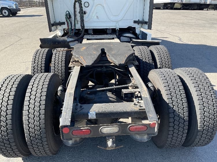 2022 Freightliner Cascadia — photo 6