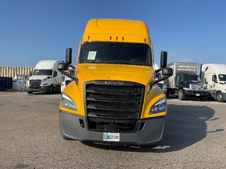 2022 Freightliner Cascadia — photo 2