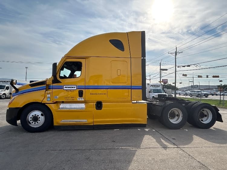 2022 Freightliner Cascadia — photo 4