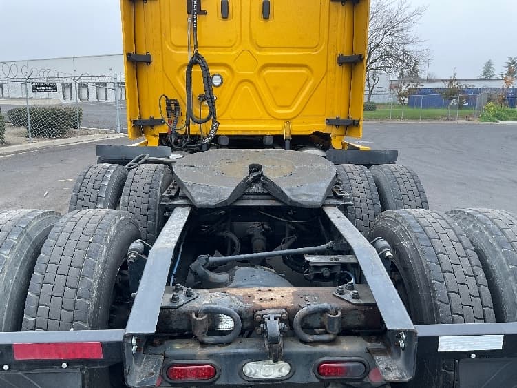 2022 Freightliner Cascadia — photo 6