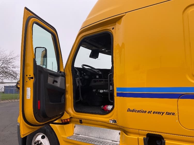 2022 Freightliner Cascadia — photo 9