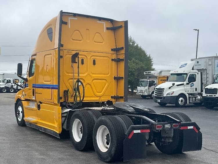 2022 Freightliner Cascadia — photo 5