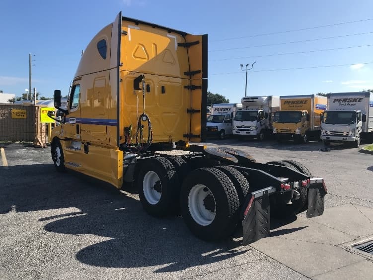 2022 Freightliner Cascadia — photo 5