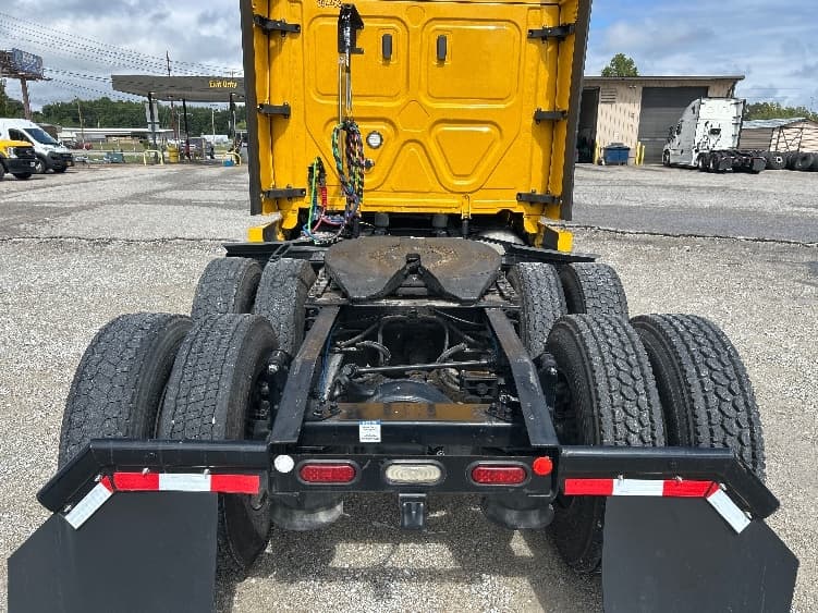 2022 Freightliner Cascadia — photo 6