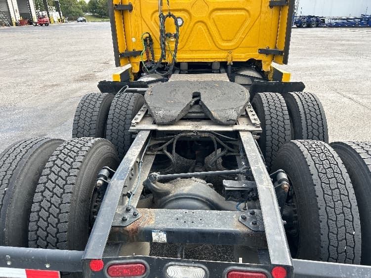 2022 Freightliner Cascadia — photo 6