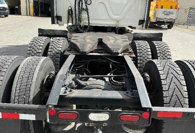 2021 Freightliner Cascadia — photo 6