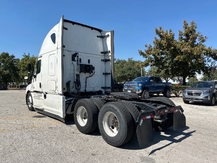 2021 Freightliner Cascadia — photo 5