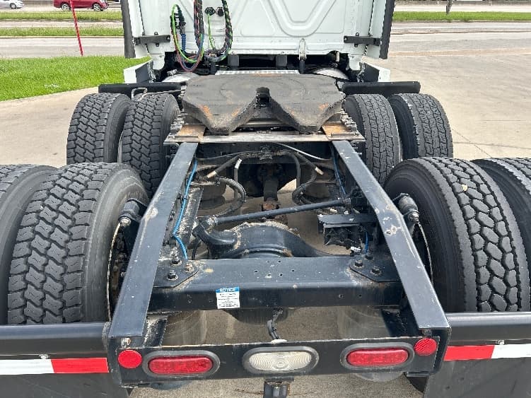 2021 Freightliner Cascadia — photo 6