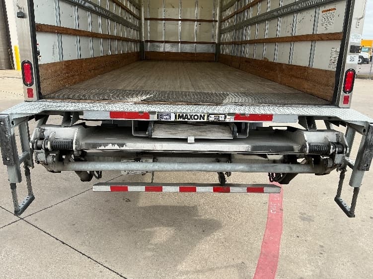 2022 Freightliner M2 106 — photo 10