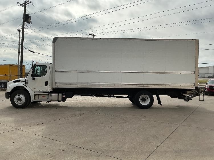 2022 Freightliner M2 106 — photo 4