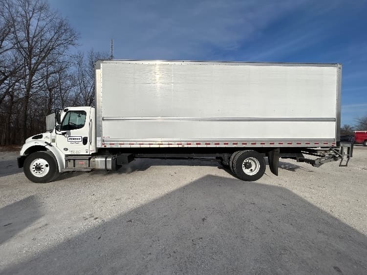 2022 Freightliner M2 106 — photo 4