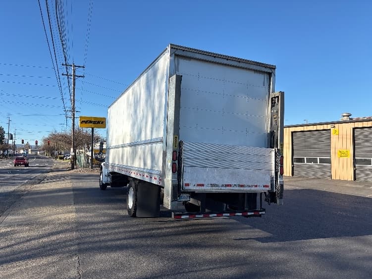 2022 Freightliner M2 106 — photo 6