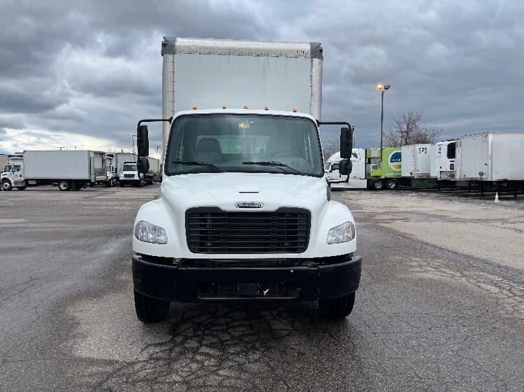 2022 Freightliner M2 106 — photo 2