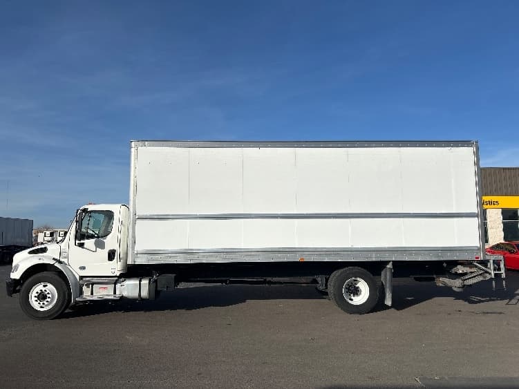 2022 Freightliner M2 106 — photo 4