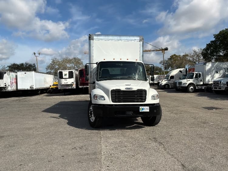 2022 Freightliner M2 106 — photo 2