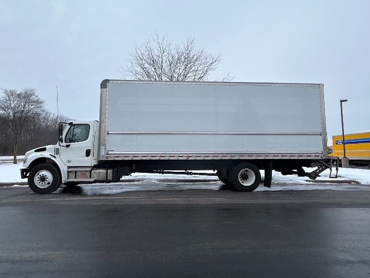 2022 Freightliner M2 106 — photo 4
