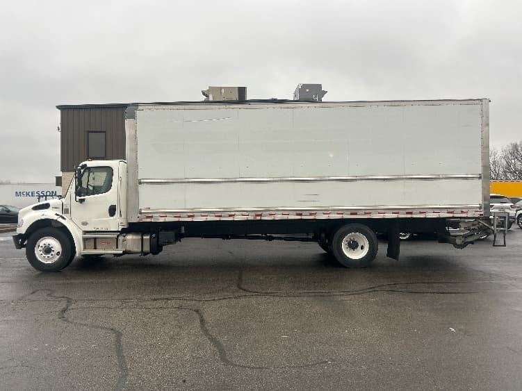 2022 Freightliner M2 106 — photo 4