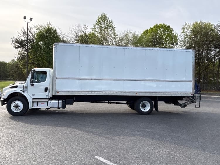 2022 Freightliner M2 106 — photo 4