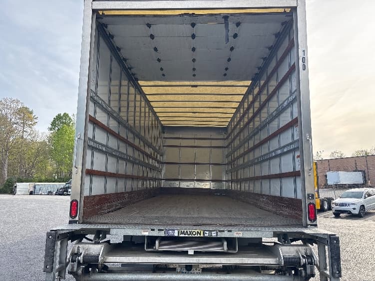 2022 Freightliner M2 106 — photo 8