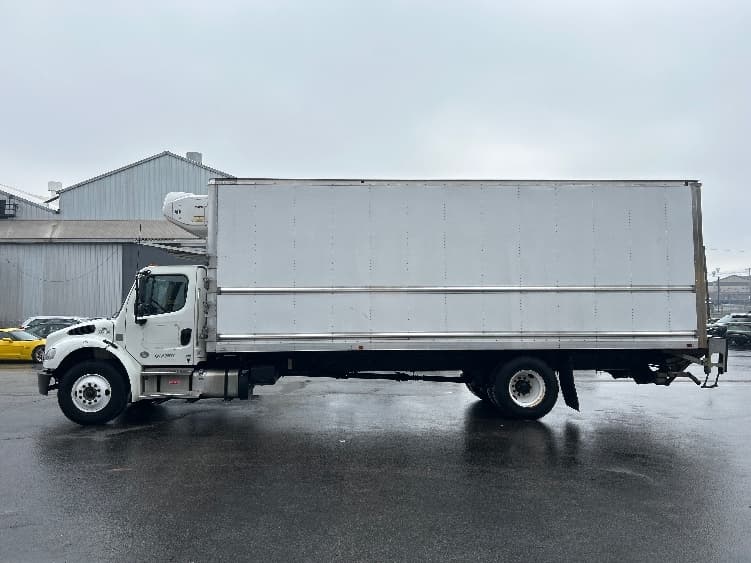 2022 Freightliner M2 106 — photo 4