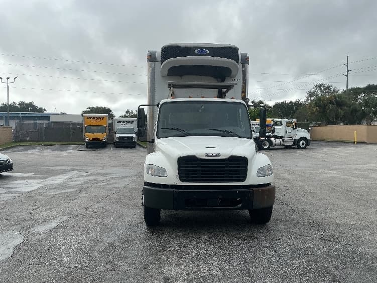 2022 Freightliner M2 106 — photo 2
