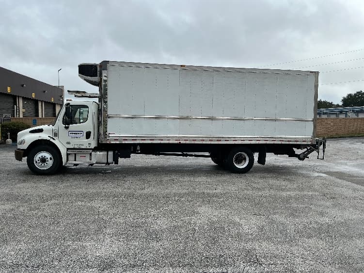 2022 Freightliner M2 106 — photo 4