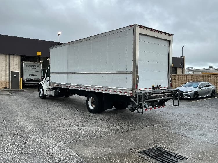 2022 Freightliner M2 106 — photo 6