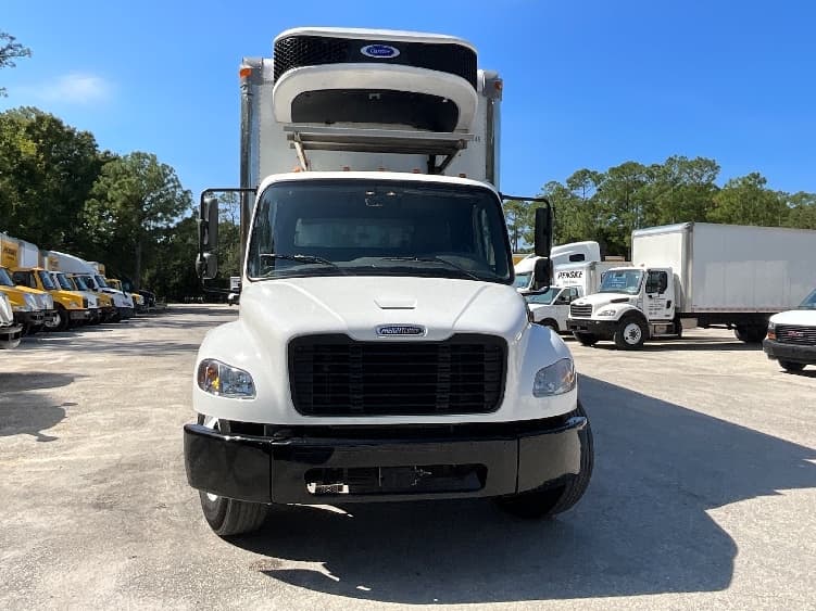 2022 Freightliner M2 106 — photo 2