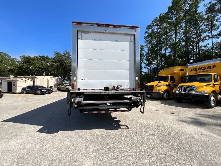 2022 Freightliner M2 106 — photo 7