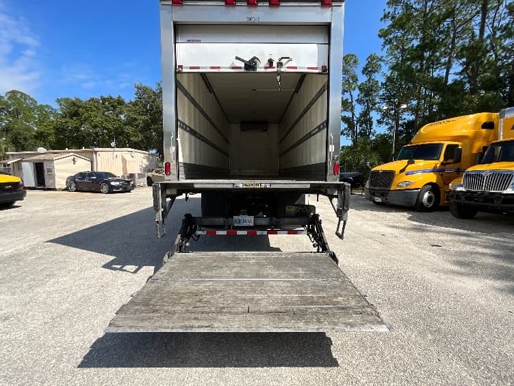 2022 Freightliner M2 106 — photo 9