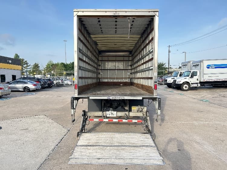 2022 Freightliner M2 106 — photo 9