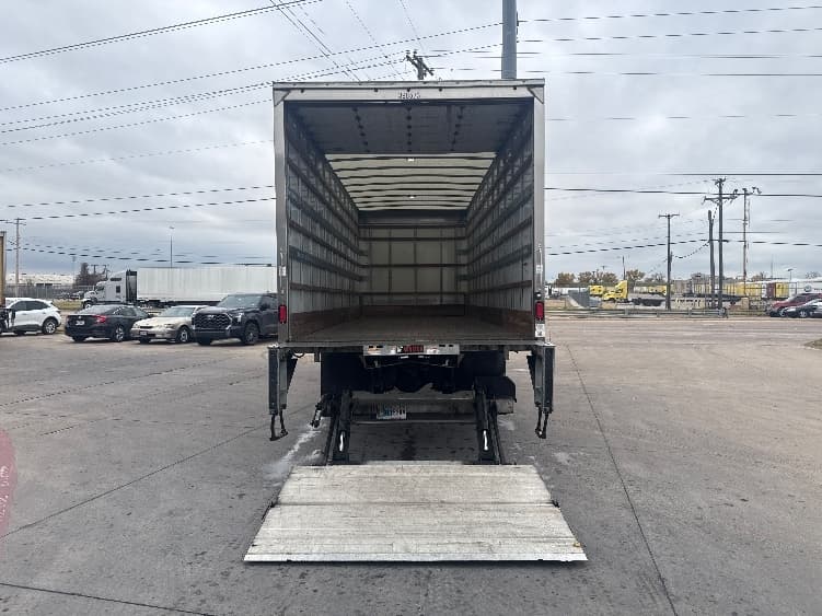 2022 Freightliner M2 106 — photo 9