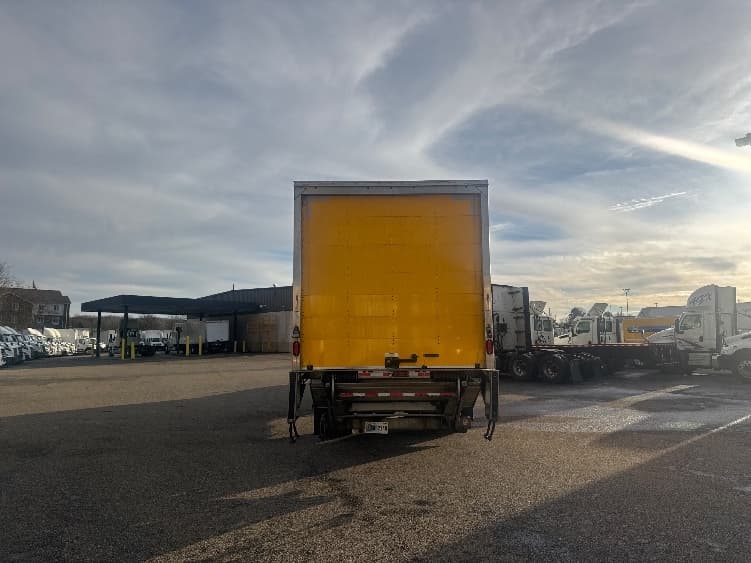 2022 Freightliner M2 106 — photo 7