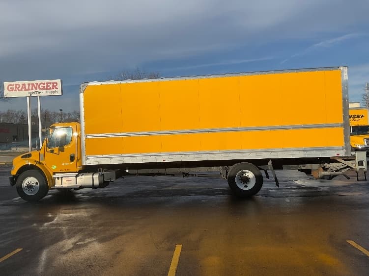 2022 Freightliner M2 106 — photo 4