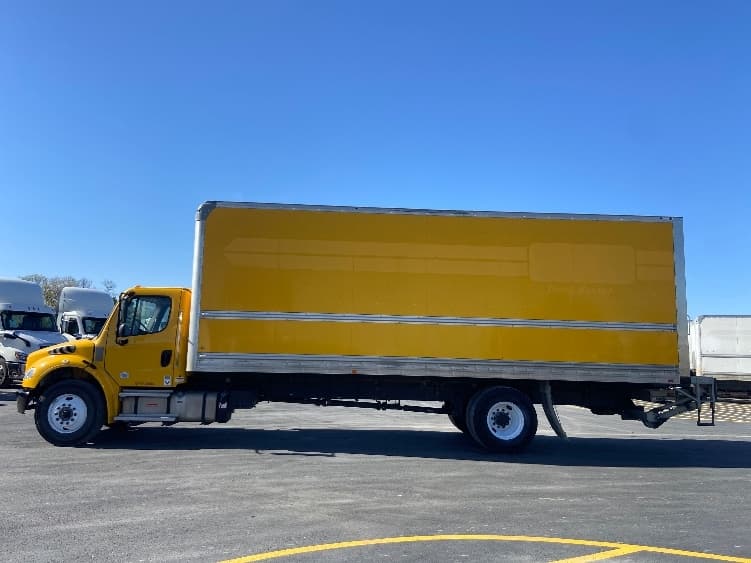 2022 Freightliner M2 106 — photo 4