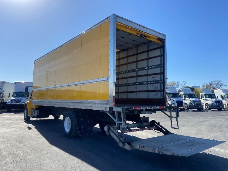 2022 Freightliner M2 106 — photo 9