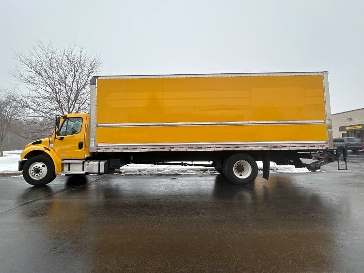 2022 Freightliner M2 106 — photo 4