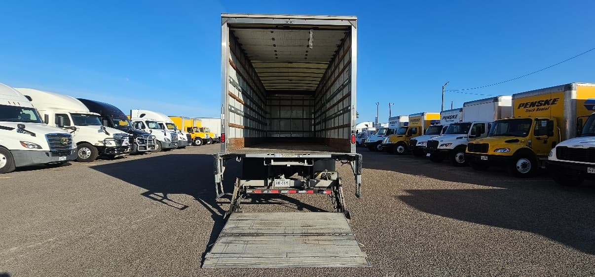 2022 Freightliner M2 106 — photo 9