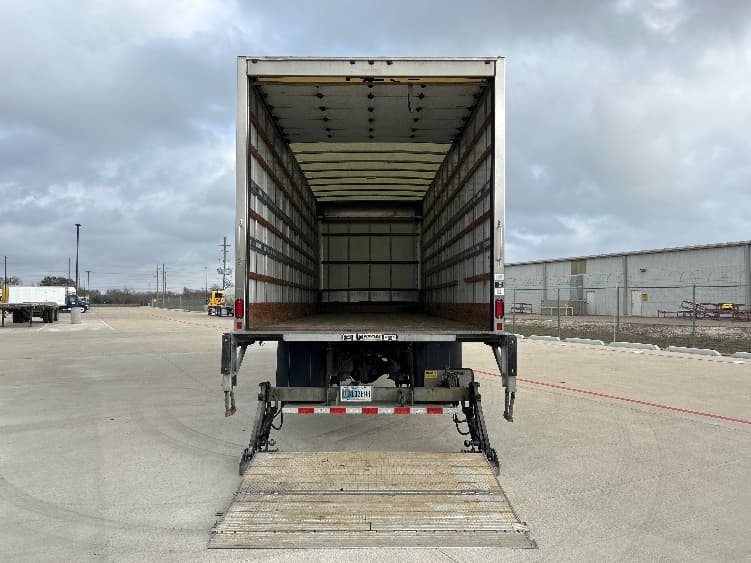 2022 Freightliner M2 106 — photo 9